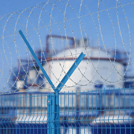 Установка колючей проволоки